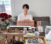 여진구, 남친美 넘치는 생일 인증샷 "행복한 하루" [리포트:컷]