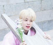 BTS 지민, 시선을 사로잡는 꽃도령 "내가 누군지 아니?"