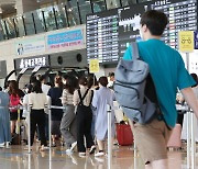 '주말효과'에도 오후 6시 코로나19 확진자 1300명 육박