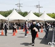 제주, 휴일인데도 '역대 최다' 64명 확진..절반이 학생·교직원