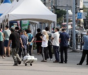 '연휴 끝' 확진증가 우려..검사소 발길 이어져