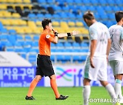 [포토] VAR 후 득점 선언하는 박병진 주심