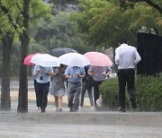 [날씨] 고개 숙인 폭염..때 이르게 찾아온 '가을장마'