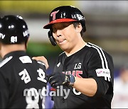 [MD포토] 김현수, '0의 균형 깨뜨리는 천금같은 적시타'