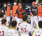 [MD포토] KIA 두산 '치열한 접전 5-5 무승부'