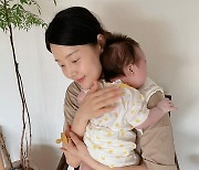 한지혜, 딸 윤슬이 육아 근황..50일 된 아기천사 [리포트:컷]