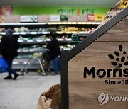 BRITAIN SUPERMARKETS MORRISONS BIDDING WAR SALE