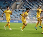 '엄지성·여봉훈 연속골' 광주, 대구에 2-1 짜릿한 역전승..탈꼴찌 성공