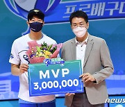 나경복 '코보컵 MVP 수상'