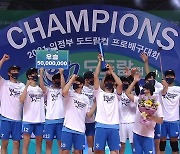 우리카드 프로배구 컵대회 우승..나경복 MVP