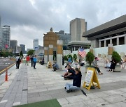 또?..사랑제일교회, 700여명 광화문·서울역서 예배