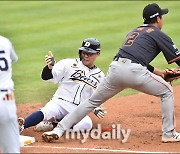 [MD포토] 박세혁, '죽을 뻔 했어'