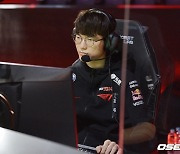 '꼼꼼한 운영' 선보인 T1, 3세트 승리.. '매치 포인트' [LCK]