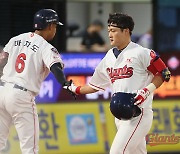 '태풍 뚫은 홈런+2루타' 군필 포수의 뒤늦은 전역 신고 '인생 경기'[부산핫포커스]