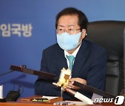 김재원 "홍준표 대선후보되면 큰일"..洪 "정계 떠나라"