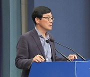 靑 정책실장 "부동산 매매·전세시장 불안정, 송구스럽다"