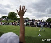 허리케인에 연기된 PGA 노던 트러스트, 화요일 마무리 가능성 제기