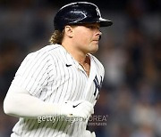 '타율 0.476' 보이트, '타율 0.500' 네이퀸, 가을야구 노리는 활약으로 MLB 이주의 선수 선정