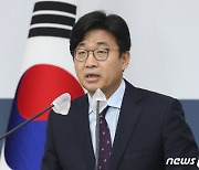 외교부 "아프간 협력자 380여명 내일 한국 도착"