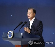 [1보] 문대통령 "세계 4대 벤처강국 도약 뒷받침"