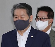 미소 짓는 박지원 국정원장·김경협 정보위원장