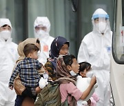 [Photo] Afghan refugees arrive at Jincheon center