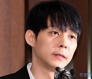 "박유천 연예활동 금지해달라"..매니지먼트사, 가처분 신청