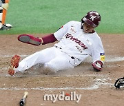 [MD포토] 박정음 '실책 찬스에 동점 득점'