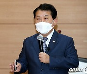 與 "'군미필' 윤석열, 병영체험 해봐야"..野 "미필자에 상처"