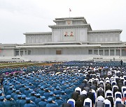 북한 노동당, "청년들, 반동적 사상과 비타협적 투쟁 벌여야"