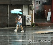 [날씨] 흐리고 곳곳 비..일부 지역 천둥·번개 동반 호우