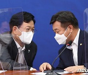 與 강성당원, 언중법 강행 우려한 '언론10적'에 문자폭탄