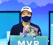 정지윤 '최고 활약으로 MVP 수상' [MK포토]