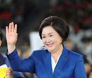 김정숙 여사 "낯선땅에도 뿌리내리는 미나리는 우리 자화상"