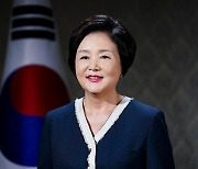 김정숙 여사 "K방역은 전세계 모범.. 한국 국제적 위상 높아져"