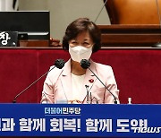 추미애, 언론법 9월 처리에 쓴소리 "내일로 미룬다고 박수 안쳐"