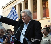 (FILE) GREECE MUSIC PEOPLE THEODORAKIS DEATH