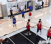 [JB포토] KBL 일반인 드래프트 실기테스트, 하이파이브하는 레드팀