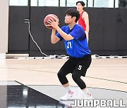 [JB포토] KBL 일반인 드래프트 실기테스트, 자유투 시도하는 블루팀 성광민