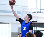 [JB포토] KBL 일반인 드래프트 실기테스트, 레이업슛 시도하는 블루팀 김윤호