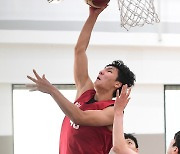 [JB포토] KBL 일반인 드래프트 실기테스트, 골밑에서 슛 시도하는 레드팀 정희현