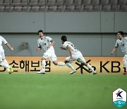 '홍정호 극장골' K리그1 전북, 서울과 난타전 끝에 4-3 승리