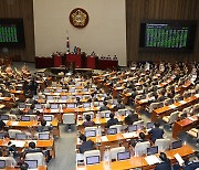 구글·애플 이제 '수수료 갑질' 못한다고? '인앱 결제 강요 금지법' 국회 본회의 통과