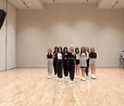 프로미스나인, 'Talk & Talk' MV 1000만뷰 '자체 최단 기록'→안무 영상 공개