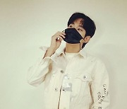 "비현실 비주얼" 김수현, 하루만 좋아요 130만개 받은 마스크샷 위엄