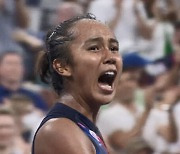 테니스 신예 레일라 페르난데스, 세계 랭킹 1위 꺾었다