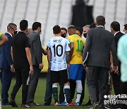 '브라질-아르헨' 촌극 보던 토트넘, "우리 선수들 저기 왜 있어?"