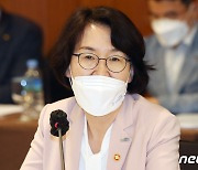 모두발언하는 임혜숙 장관