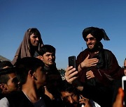 아프간 장악 후 페이스북부터 단속하는 탈레반[정미경 기자의 청와대와 백악관 사이]