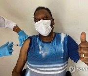 [오늘의 글로벌 오피니언리더] 펠레, 대장종양 제거 후 회복 중